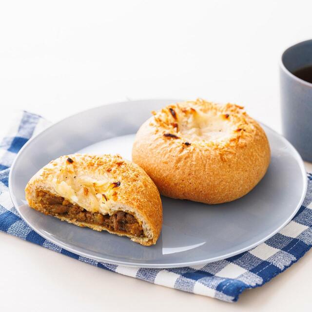 「焼きカレーパン」<税込価格:301円>【木村屋總本店から「酒種 桜づつみ」など新商品4種類が登場】