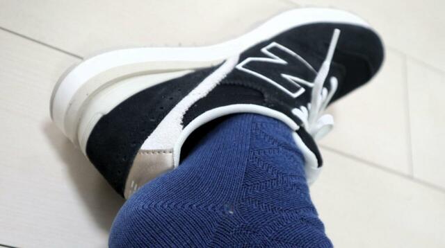 【ニューバランス WL996TV2】普段24.0cmサイズを履いている筆者は甲高・幅広のためワンサイズ上の24.5cmを購入しました