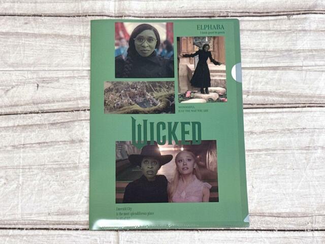 エルファバデザインのもの。グリーンを基調とし、劇中のシーンがデザインされています