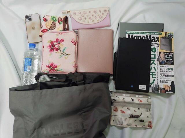 13.5インチのPCや、雑誌、手帳も入る