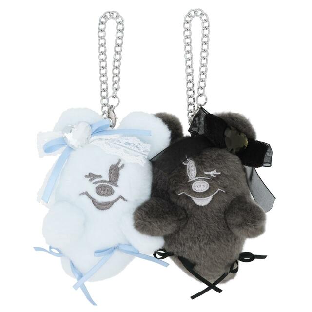 ぬいぐるみチャームセット 2,900円|「こわがりおばけちゃん」と「かぼランタン」が描かれたグッズ|東京ディズニーリゾート「ディズニー・ハロウィーン」|販売店舗:東京ディズニーランド「ディズニー&カンパニー」、東京ディズニーシー「エンポーリオ」|発売日:2026年9月15日(火)