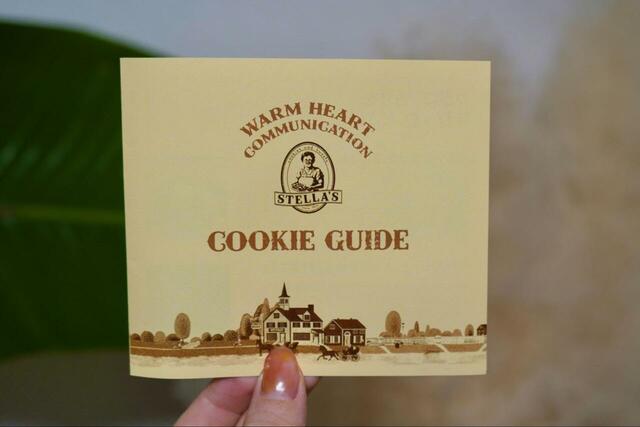 【ステラおばさんのクッキーオンラインストア】全てのギフトセットのなかにクッキーガイドが同封してありました。