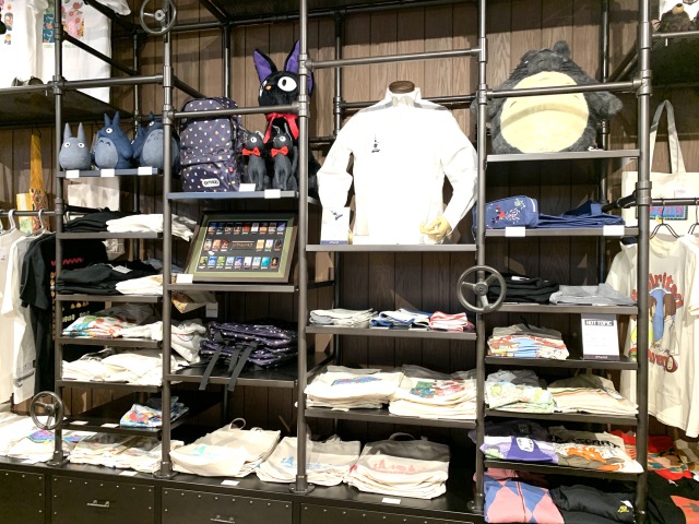 オリジナルのアパレル商品も注目です