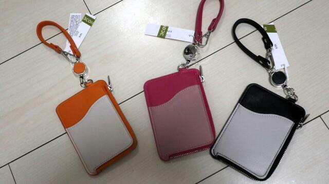 【3COINS バイカラーフラグメントケース】カラーはピンク/ライトピンク、アイボリー/ライトブルー、オレンジ/アイボリー、ブラック/アイボリーの4種類です