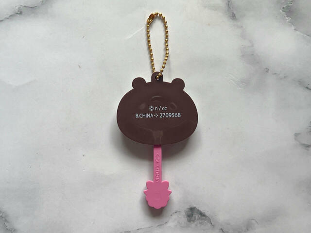 裏面はミルクチョコになっています