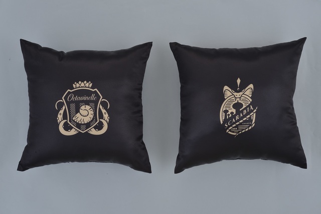 セガプラザ　セガプライズ　ディズニー ツイステッドワンダーランド　メガジャンボクッションVol.2 オクタヴィネル寮／スカラビア寮