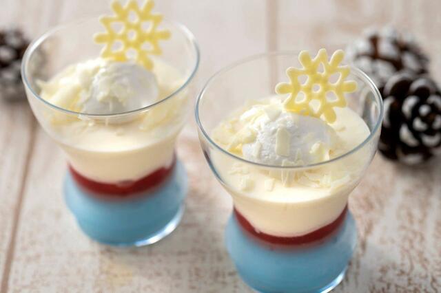 ホワイトチョコムース＆ライムゼリー 550円｜「ダッフィー＆フレンズのホワイト・ウィンタータイム・ワンダーズ」スペシャルメニュー｜販売店舗：東京ディズニーシー「ケープコッド・クックオフ」｜発売日：2023年11月1日（水）