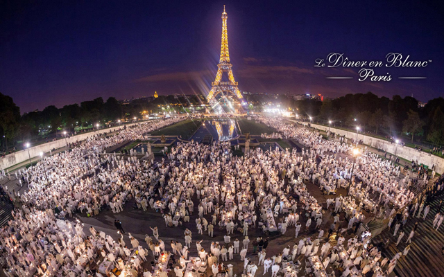超優雅な“白”で統一されたパーティー「ディネ・アン・ブラン」