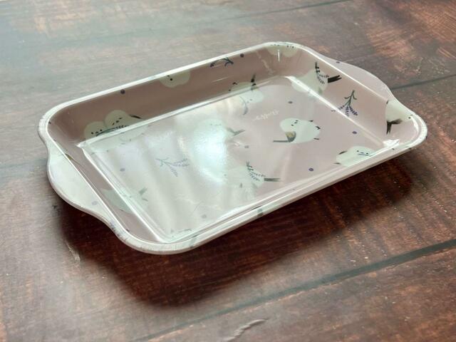 淡いくすみピンクに、ふわふわまんまるのシマエナガの総柄がかわいい♪