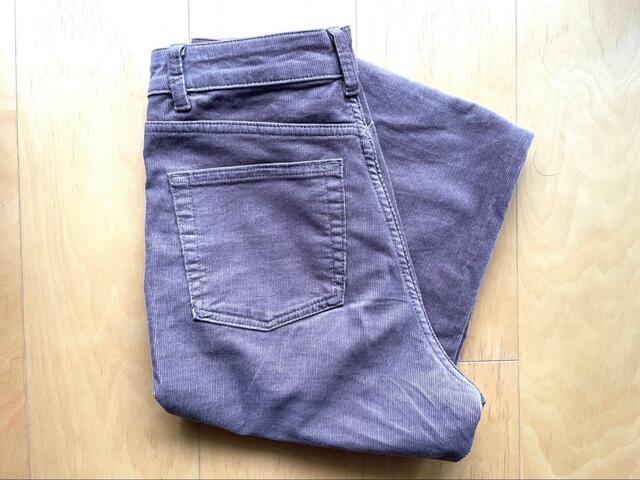 【GU（ジーユー） コーデュロイフレアパンツRS(丈標準72～76cm)】主張が激しくないコーデュロイ生地