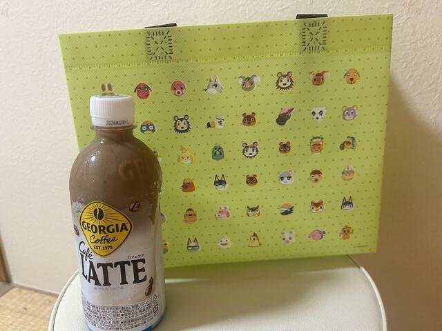 【ファミリーマート　『あつまれ　どうぶつの森』キャンペーン】２種類とも同じサイズですが、高さが20ｃｍあるため、500mlのペットボトルも余裕で入るサイズ感です