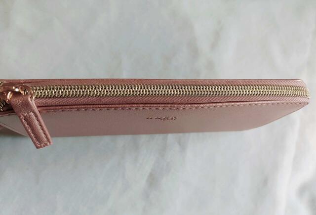 チャック式で開閉もスムーズ