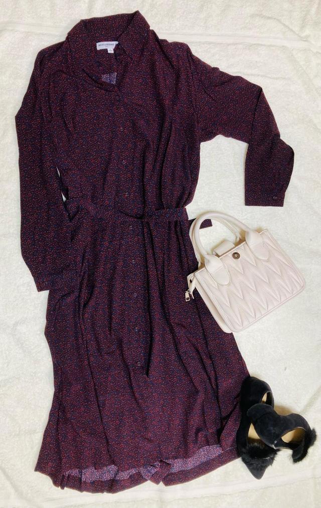 【UNIQLO（ユニクロ）×INES DE LA FRESSANGE　レーヨンプリントシャツワンピース】落ち着いたカラーと合わせてきれいめコーデに