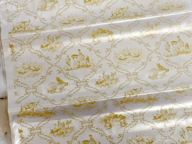 【Seria（セリア）】ベージュは額縁のような模様入り。