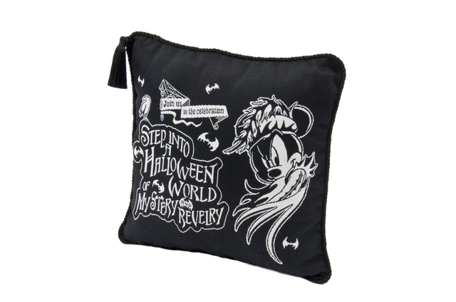クッション 2,300円｜縦約35×横約35cm｜東京ディズニーリゾート「ディズニー・ハロウィーン」2019 スペシャルグッズ｜販売店舗：東京ディズニーシー「エンポーリオ」