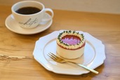 「ストロベリーのレアチーズケーキ」(900円)