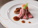 国産牛ロースとフォアグラステーキ トリュフのソースを添えて