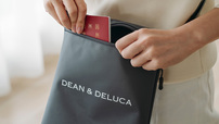【DEAN & DELUCA トラベルバッグ チャコールグレー】付属ポーチが“3WAY仕様”に進化!