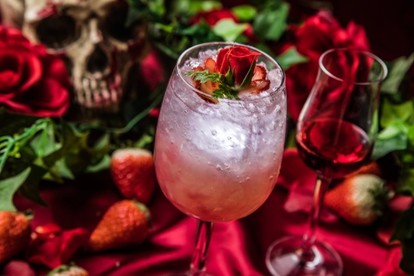 スイーツ 苺 ヴァンパイアが 血の共演 耽美 超映える ヴァンパイアカフェの苺フェア 開幕 1 2 うまいめし