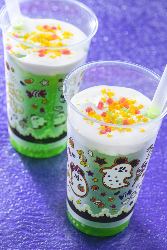 メロンソーダ（ホイップクリーム＆パイナップルシロップ）｜セバスチャンのカリプソ・キッチン｜東京ディズニーシー「ディズニー・ハロウィーン」2018