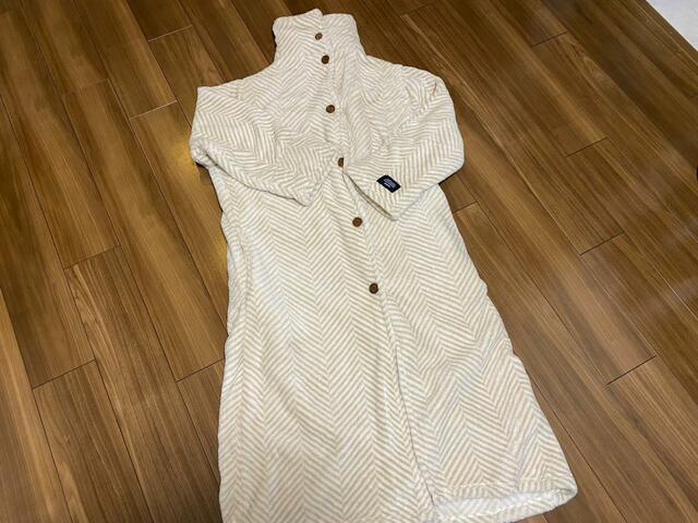 【LOWYA 着る毛布】全身をすっぽり覆う着る毛布