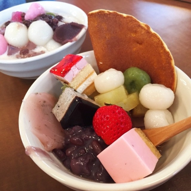 「あんみつバー(R)」<期間:2026年3月20日~4月5日>【あん巻きの皮も食べ放題の「あんみつバー(R)」が限定復活!老舗和菓子店お亀堂が“いちごづくしの和菓子スイーツバー”を開催!】