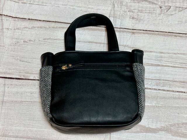 背面は合成皮革生地！