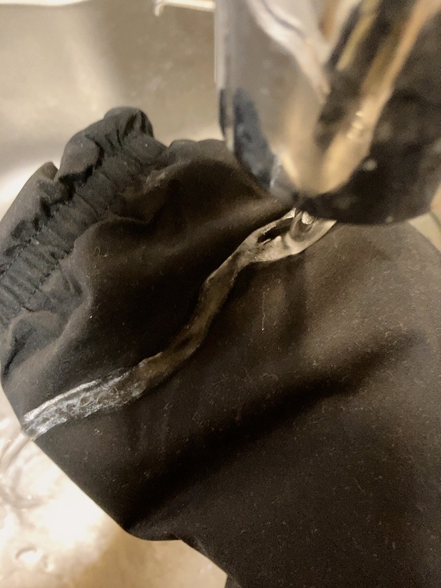 【ワークマン DIALIGHT(ディアライト)ウォームジャケット】防水加工付き！水をかけてもすぐに弾きました