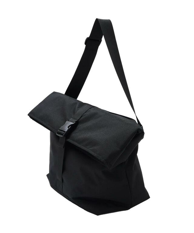 【3COINSの保冷バッグ売れ筋ランキング 10位】「保冷ショルダーバッグ」3,300円（税込）（一部店舗限定）