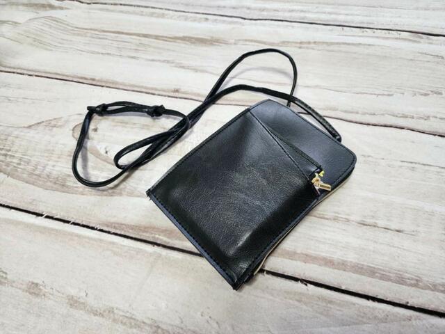 スマホポシェットの中にスマホを入れてみました【GLOW 2023年11月号増刊】付録「SNOOPYスヌーピーカードケース付きレザー調スマホポシェット」