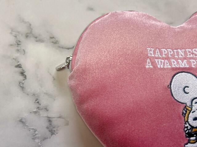 素材は高級感のあるベロア調の生地。落ち着いたピンクが大人かわいい♪