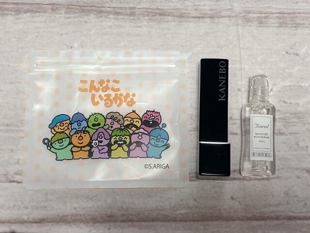 目薬と口紅を入れてみました♪