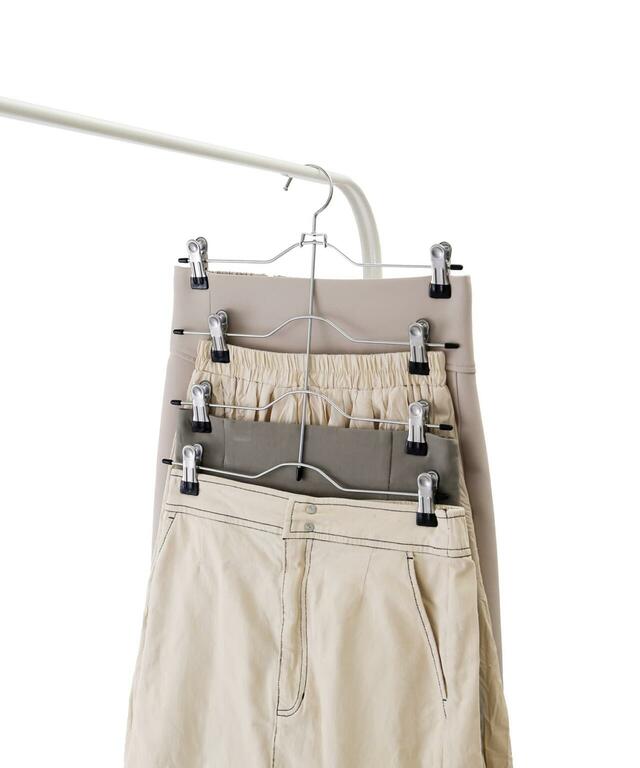 「4連スカートハンガー」330円（税込）