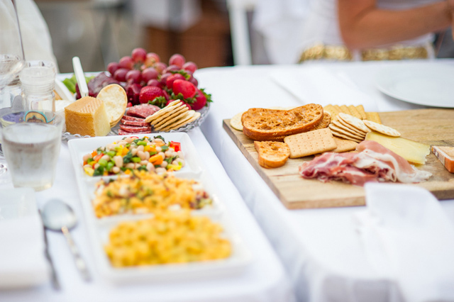 超優雅な“白”で統一されたパーティー「ディネ・アン・ブラン」