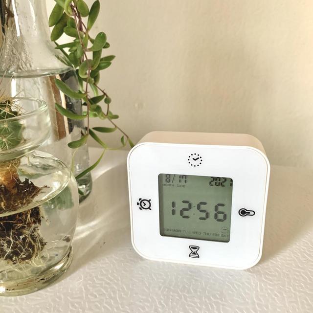 【IKEA（イケア）KLOCKIS】便利な機能満載の置き時計