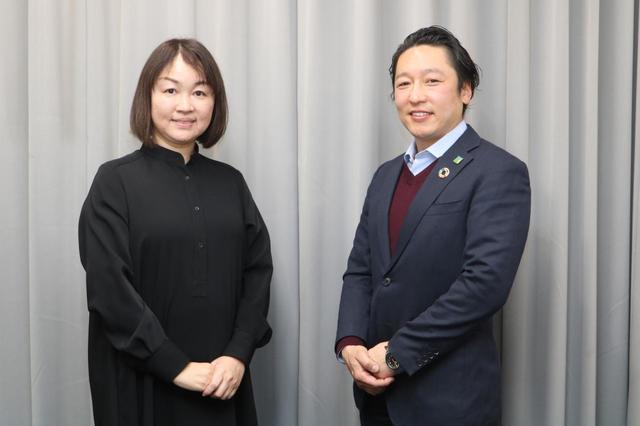 写真左から有隣堂の事業開発部の鈴木由美子氏、つま正の小山正和社長