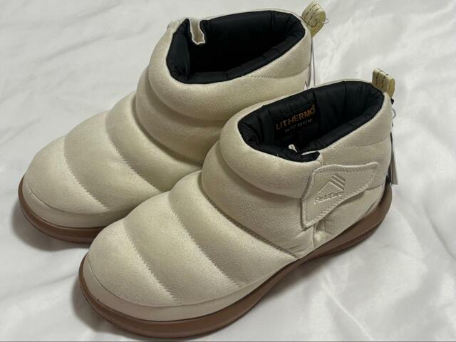 【ワークマン 防寒ブーツ ケベックショート】カラーはオフホワイトとブラック。サイズはS(23.5〜24.0cm)から3L(27.5〜28.0cm)まであります