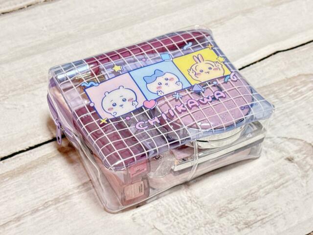 【ちいかわ DAISO限定デザイン】「マチ付きビニールポーチ ちいかわ」サイズ感はコスメ整理にぴったり。さらに、汚れてもお手入れしやすいビニール素材なので、コスメポーチとして使うのにも向いています!
