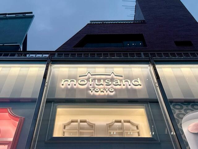 【mofusand TOKYO】ロゴのネオンも印象的!
