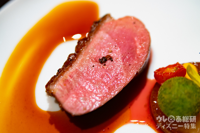 京都産合鴨のロースト オレンジともろみ味噌のクルート ビガラードソース|“ディズニー・クリスマス”ユールタイド 12,000円|東京ディズニーランドホテル「カンナ」