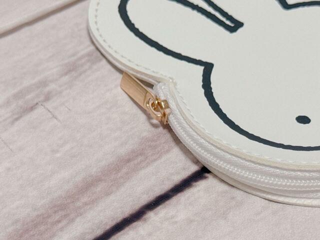 ファスナーで開閉する仕様