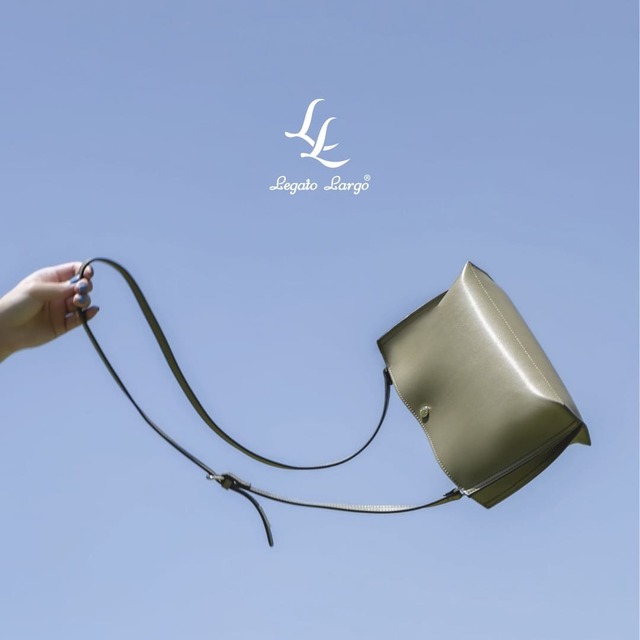 【かるいかばん】持っていることを忘れそうなくらいの軽さが魅力