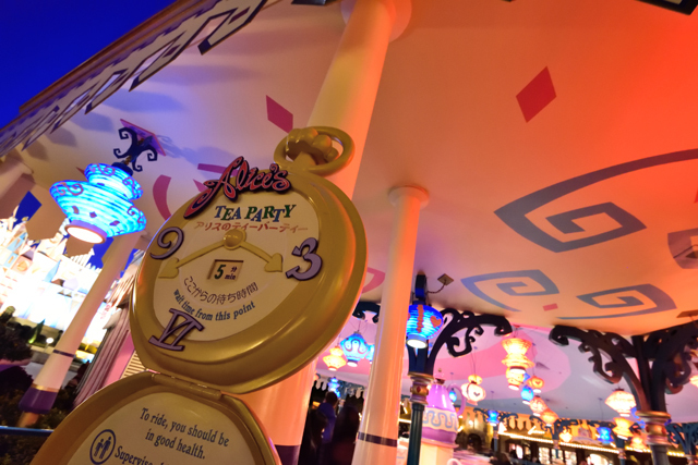 25：[17時38分]「アリスのティーパーティー」5分待ち ©Disney