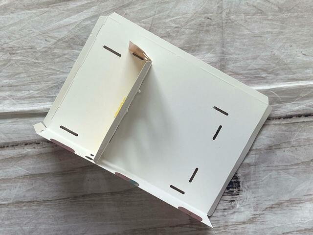 【付録 ちいかわ自動販売機】組み立てスタート！まず「じどうはんばいき1」に「じどうはんばいき3」を取り付けます