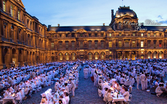 超優雅な“白”で統一されたパーティー「ディネ・アン・ブラン」