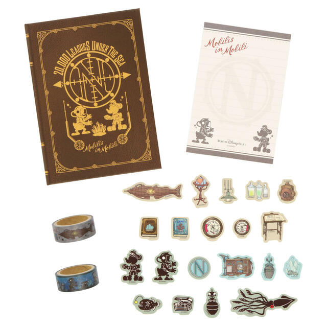 ステーショナリーセット 2,500円｜東京ディズニーシー開園23周年をお祝いするグッズ｜販売店舗：東京ディズニーシー「ノーチラスギフト」｜発売日：2024年9月4日（水）