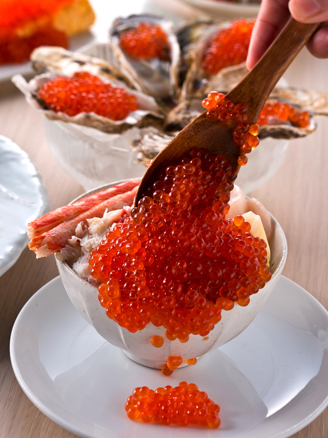 海鮮丼に更に乗せる「”追い”いくらスタイル」
