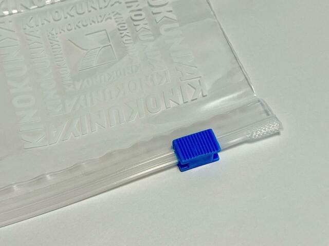 【紀ノ国屋 スライドジッパーバッグ Sサイズ】スライダーのカラーはブルー！