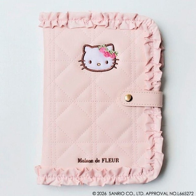 【ハローキティ×Maison de FLEUR】『Maison de FLEUR×HELLO KITTY いちごマルチケースBOOK PINK』(宝島社)4059円/書店限定カラーのピンク!