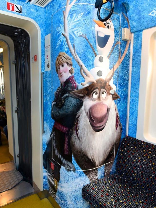 アナとエルサのスノークリスタル・ライナー　©Disney　撮影 / MezzoMiki